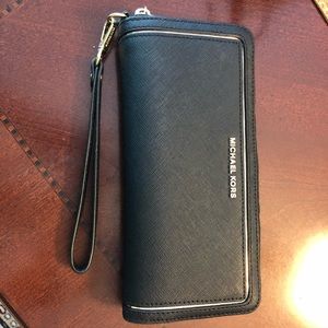 Michael Kors Jet Set Travel Continental Wallet